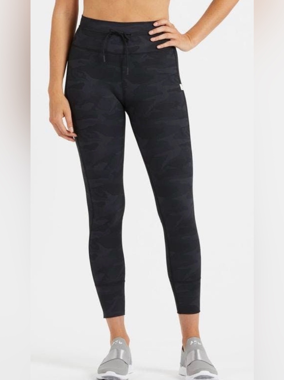 Vuori daily Jogger Pants black camo size small